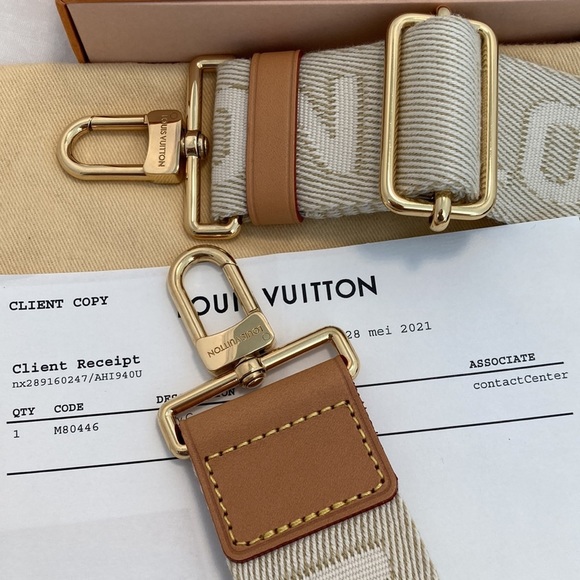 LOUIS Vuitton Utility Bag Jacquard strap and pouch - Picture 8 of 14